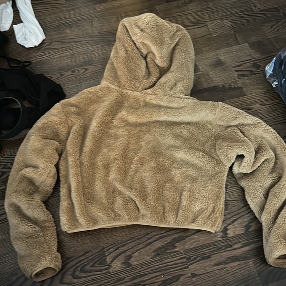 Aritzia Sunday Best - Crop Soft Sweater - Picture 3 of 3